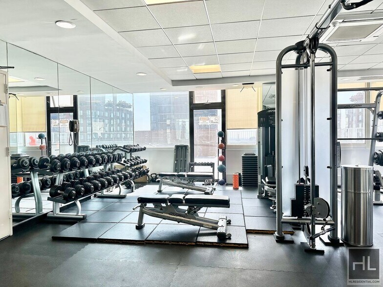 Building Photo - 220 E 65th St