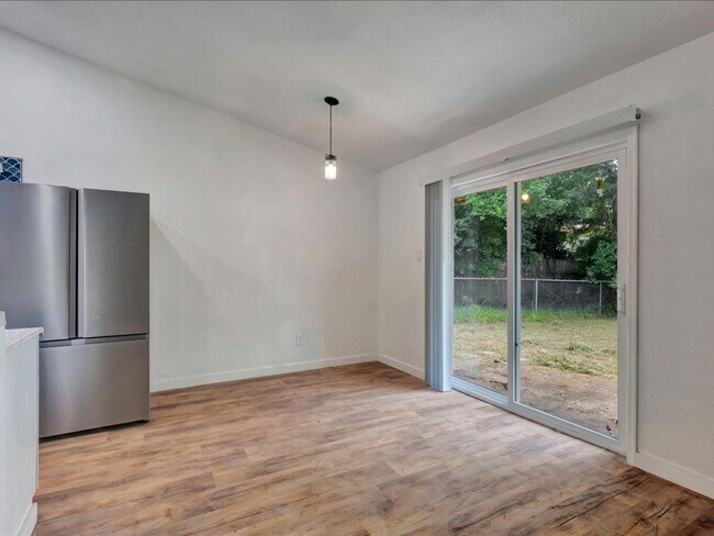 Building Photo - 3-bedroom, 2-bath home