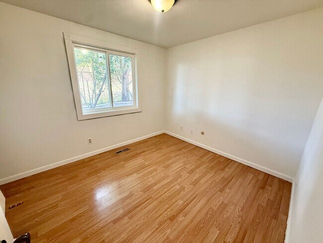 Building Photo - 1620 Ranae Dr