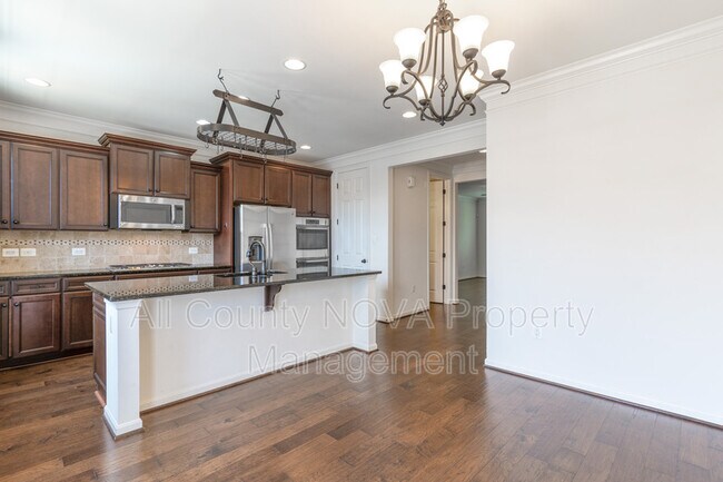 Building Photo - 213 Apricot St