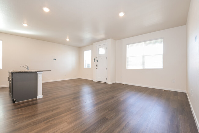 Building Photo - Beautiful 4 Bedroom in Thornton