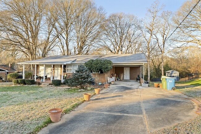 Building Photo - 107 Maple Dr