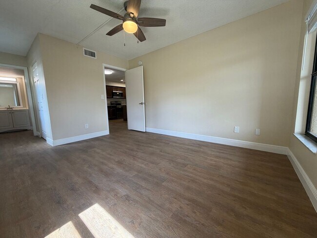 Building Photo - 5321 Summerlin Woods Dr