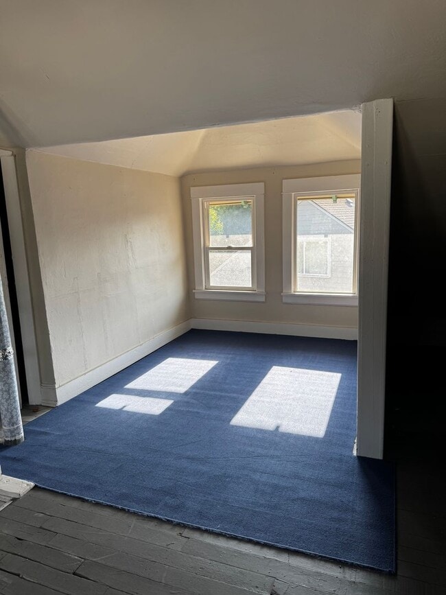 Building Photo - 1203 W Yakima Ave