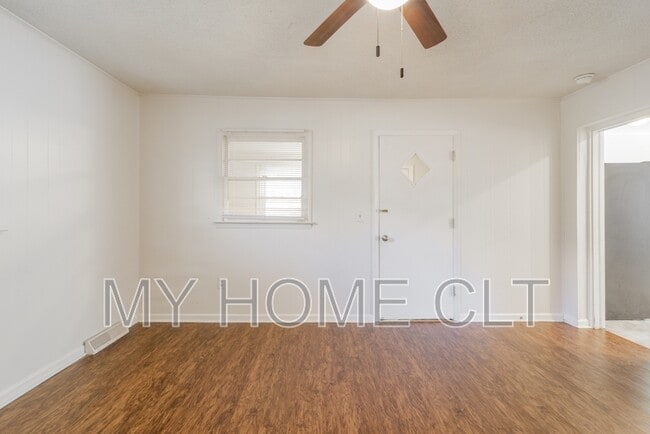 Building Photo - 1024 Houston St