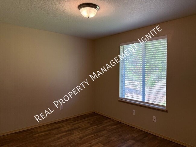 Building Photo - 53377 Eagle Ln