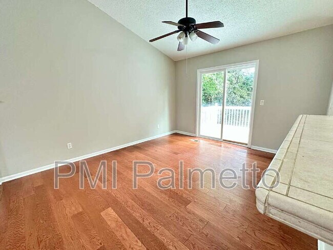Building Photo - 844 Bentley Dr