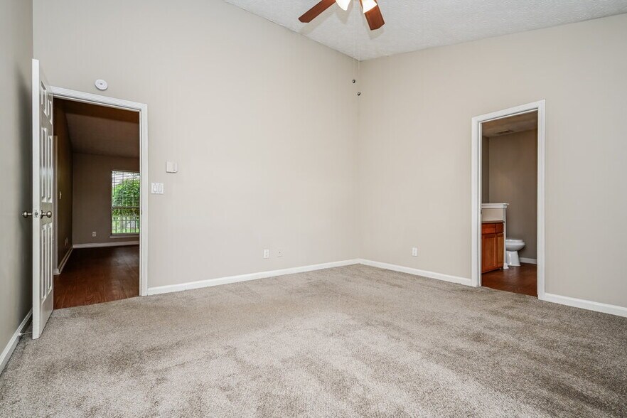 Building Photo - 508 Village Cir