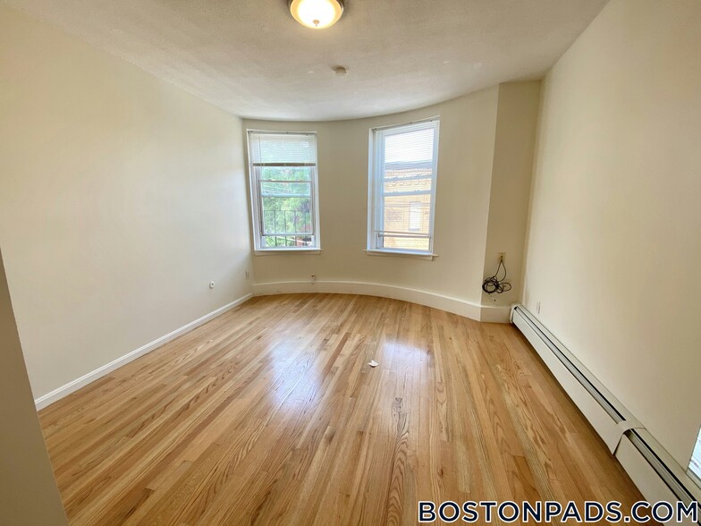 Building Photo - 8 Wait St