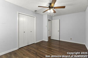 Building Photo - 5622 Frst Lk St
