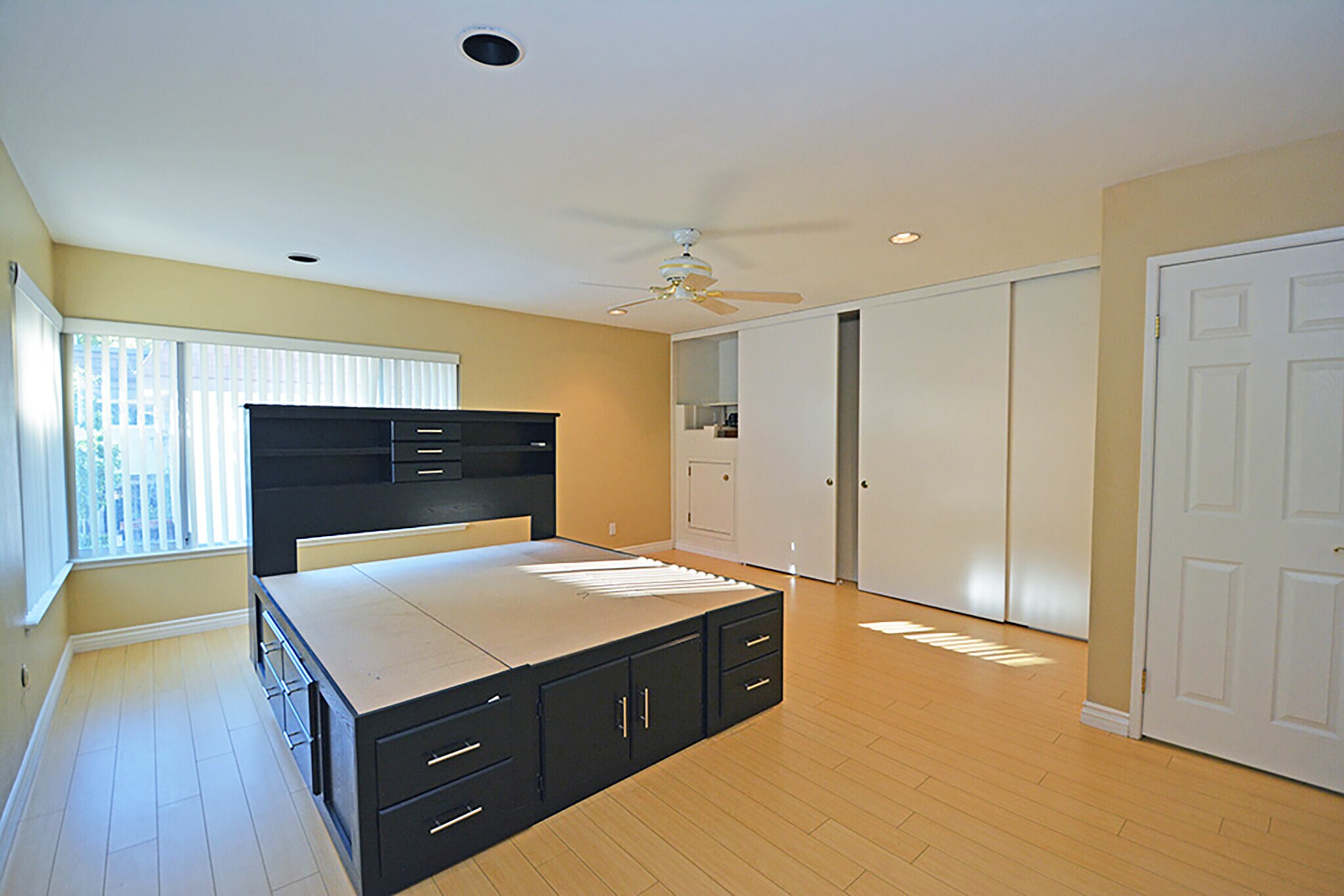 Building Photo - 10051 Valley Circle Blvd