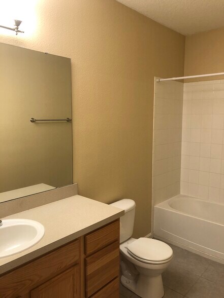 Bath - 575 Oakleaf Plantation Pky
