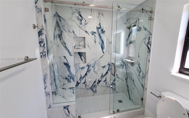 Building Photo - 216 Shadow Way