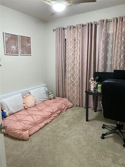 Building Photo - 2008 Hemlock Ln