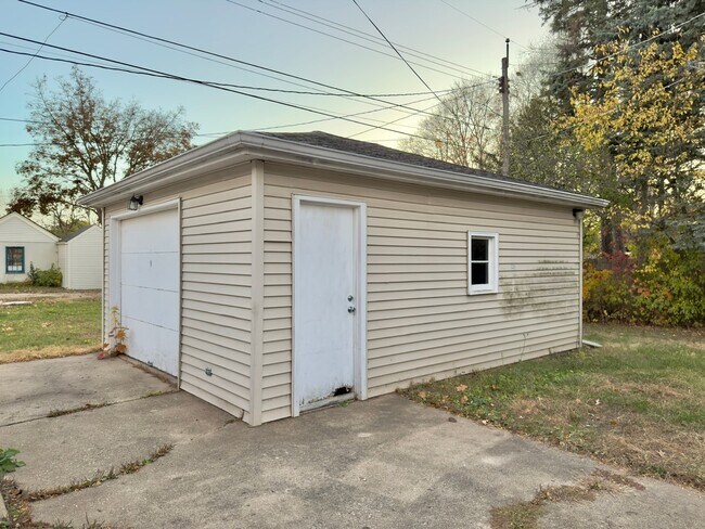 Building Photo - 2312 Ridge Ave