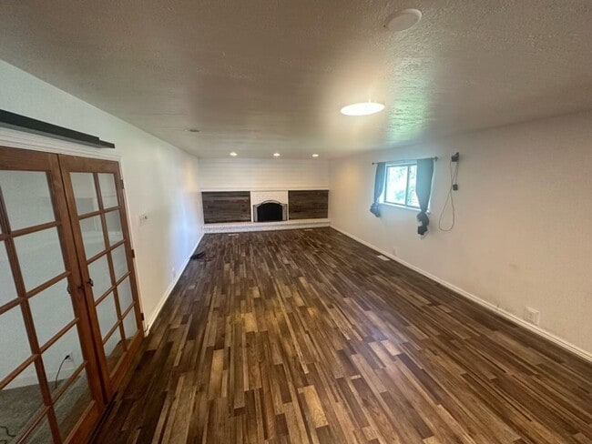 Building Photo - Beautiful home in great location