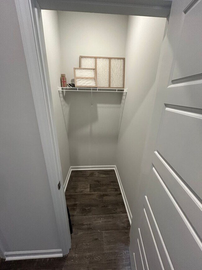Building Photo - Field View 4BD/ 2BA