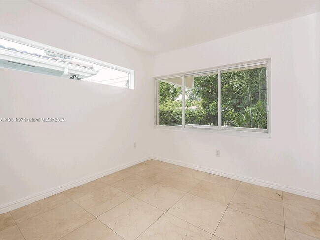 Building Photo - 4000 Alhambra Cir