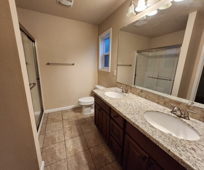 Building Photo - 9270 SE Caruthers St