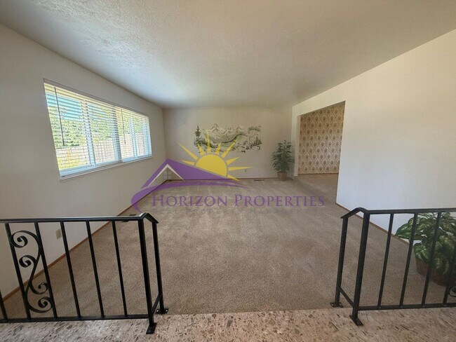 Building Photo - 3 Bed 2.5 Bath 2,027 sqft Fair Oaks Home with bonus office