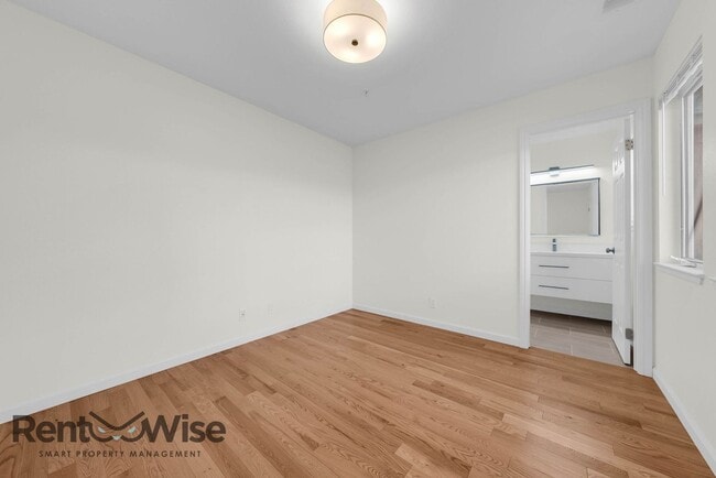 Building Photo - 734 Chestnut St