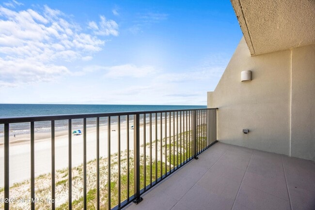 Building Photo - 2100 Ocean Dr S