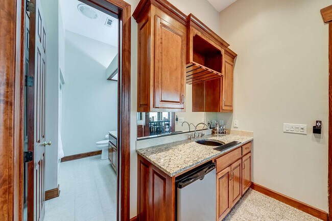 Building Photo - 357 Wilfar Strasse