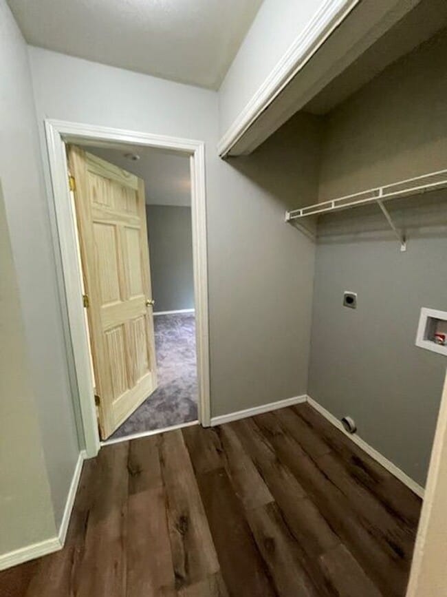 Building Photo - 3 Bedroom Home in Merriam Woods!