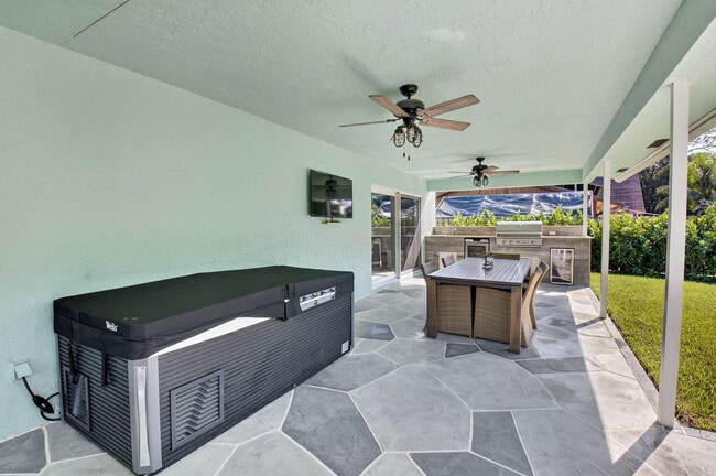 Building Photo - 6701 Hillside Ln