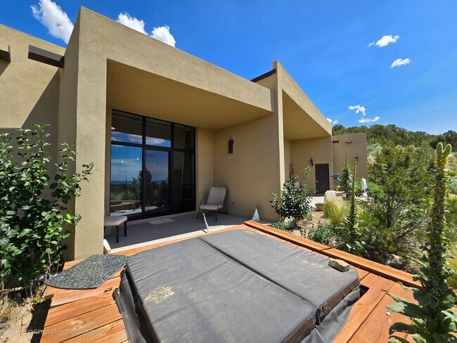 Building Photo - 2618 Summit Ct