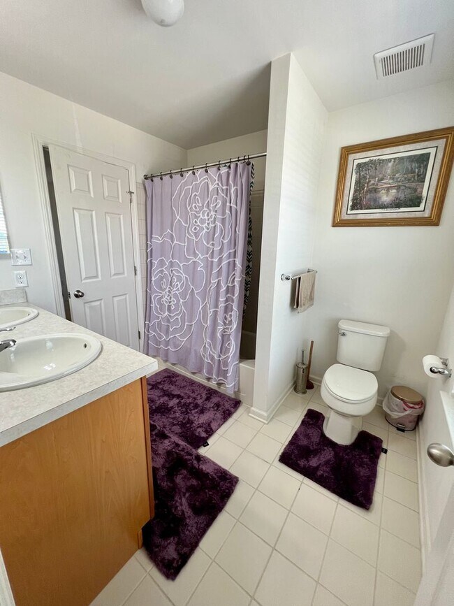 Building Photo - Beautiful 3-Bedroom End Townhouse in Royersford! Available mid-June!