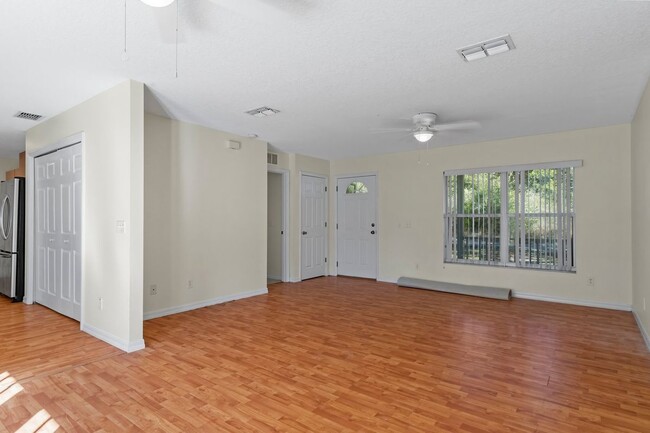 Building Photo - 2205 Bluegrass St