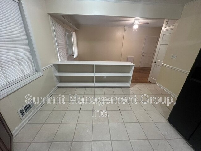 Building Photo - 916 Curry Cir SE