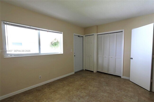 Building Photo - 1878 NE 46th St