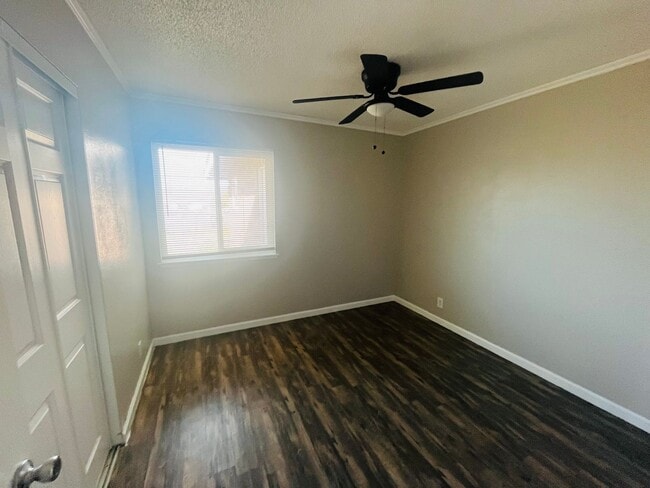 Building Photo - 3 Bedroom 2 Bathroom Home!