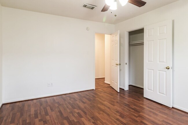 Building Photo - 16127 Kelley Green Ct