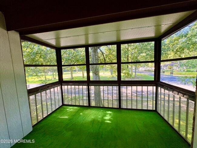 Building Photo - 119 Amberly Dr