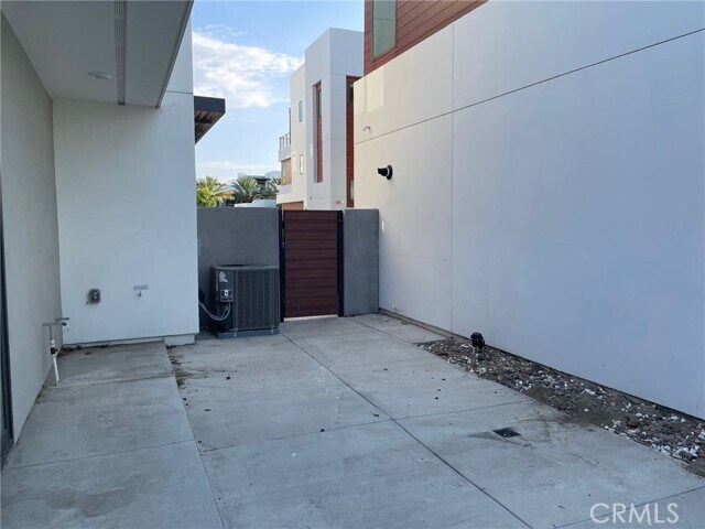 Building Photo - 147 Waypoint