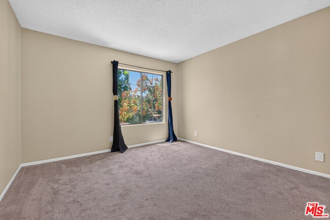 Building Photo - 2554 Olive Dr