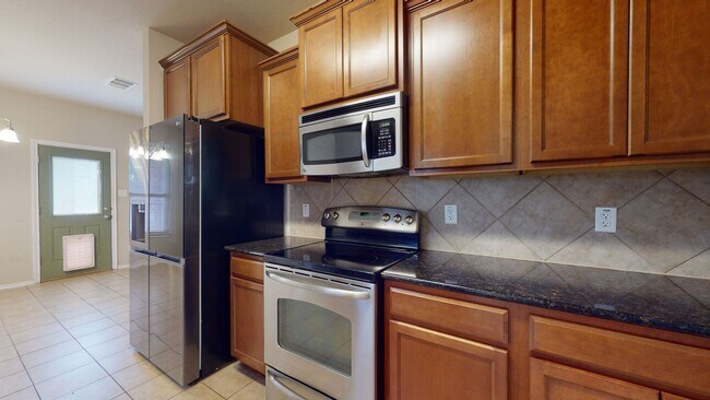 Building Photo - HUGE HOUSE ON A CORNER LOT IN COPPERAS COVE!