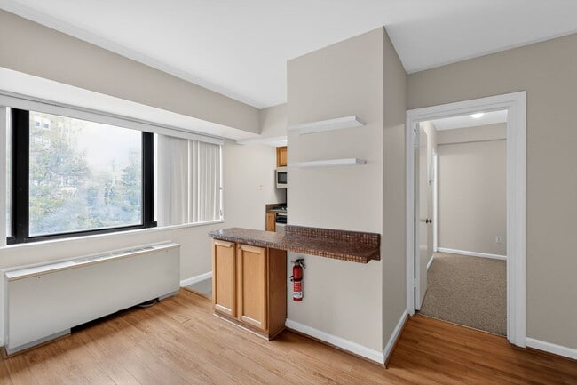 Building Photo - Sunlit Studio Steps from Cleveland Park Metro