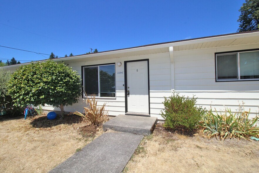 Building Photo - 2208-2208 NE 80th Ave