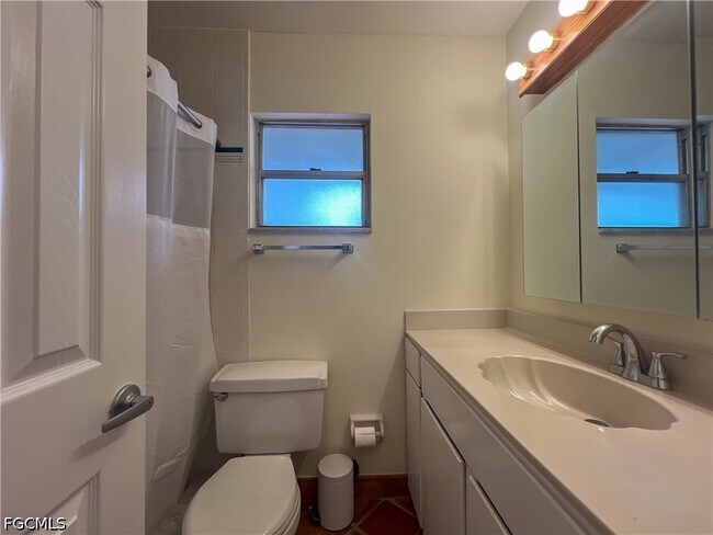 Building Photo - 4305 Island Cir