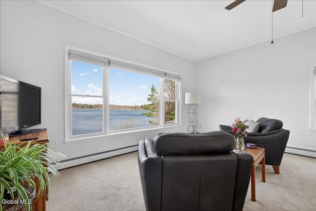 Building Photo - 15 Chase Ln