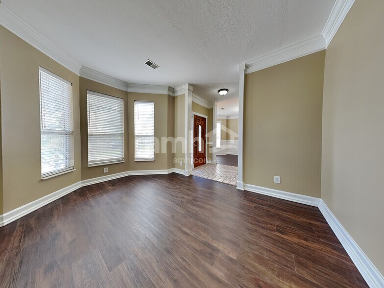 Building Photo - 4317 Aylesbury Dr