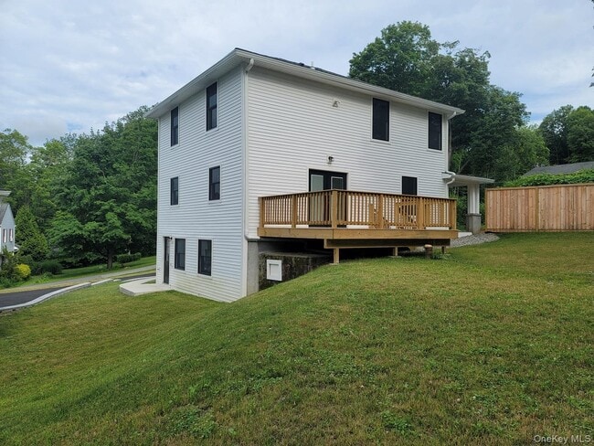 Building Photo - 11 Brick Hill Rd