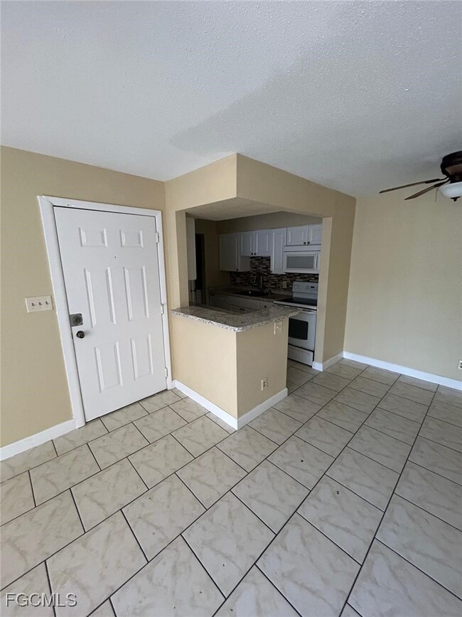 Building Photo - 2845 Winkler Ave