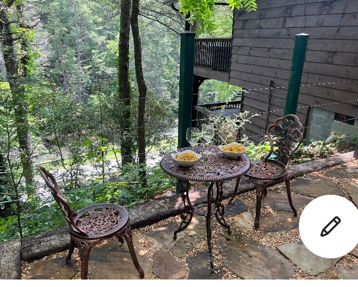 Italian patio - 7022 Aska Rd