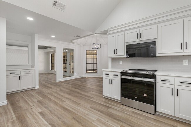 Building Photo - 922 Sycamore Creek Rd