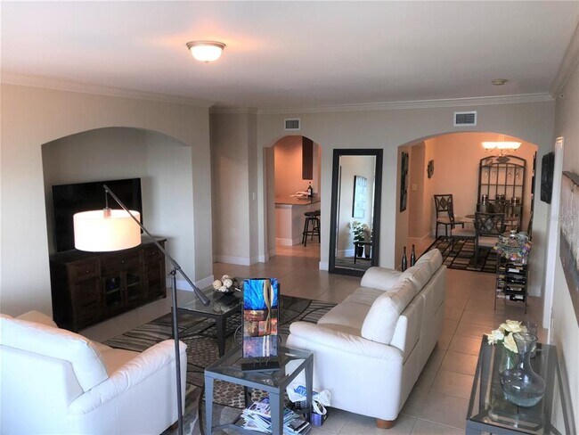 Building Photo - 808 3rd Ave W